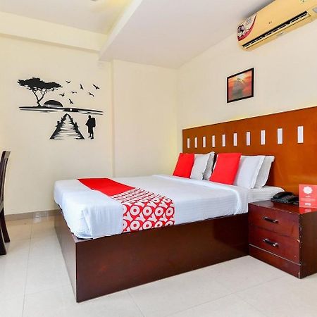 Metro Kochin Business Hotel Exterior foto