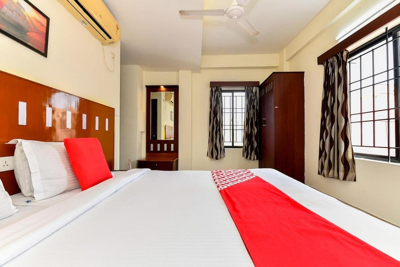 Metro Kochin Business Hotel Exterior foto